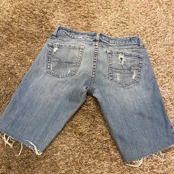 **LAST CHANCE** AMERICAN EAGLE LIGHT CUT OFF SHORTS - Picture 2 of 3